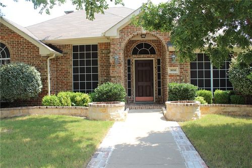 9016 Roundbluff Rd, Plano, TX, 75025-5186 | Card Image
