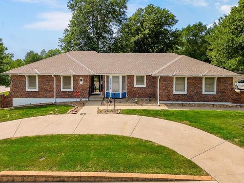 100 N Park Dr, Raymore, MO, 64083-9465 | Card Image