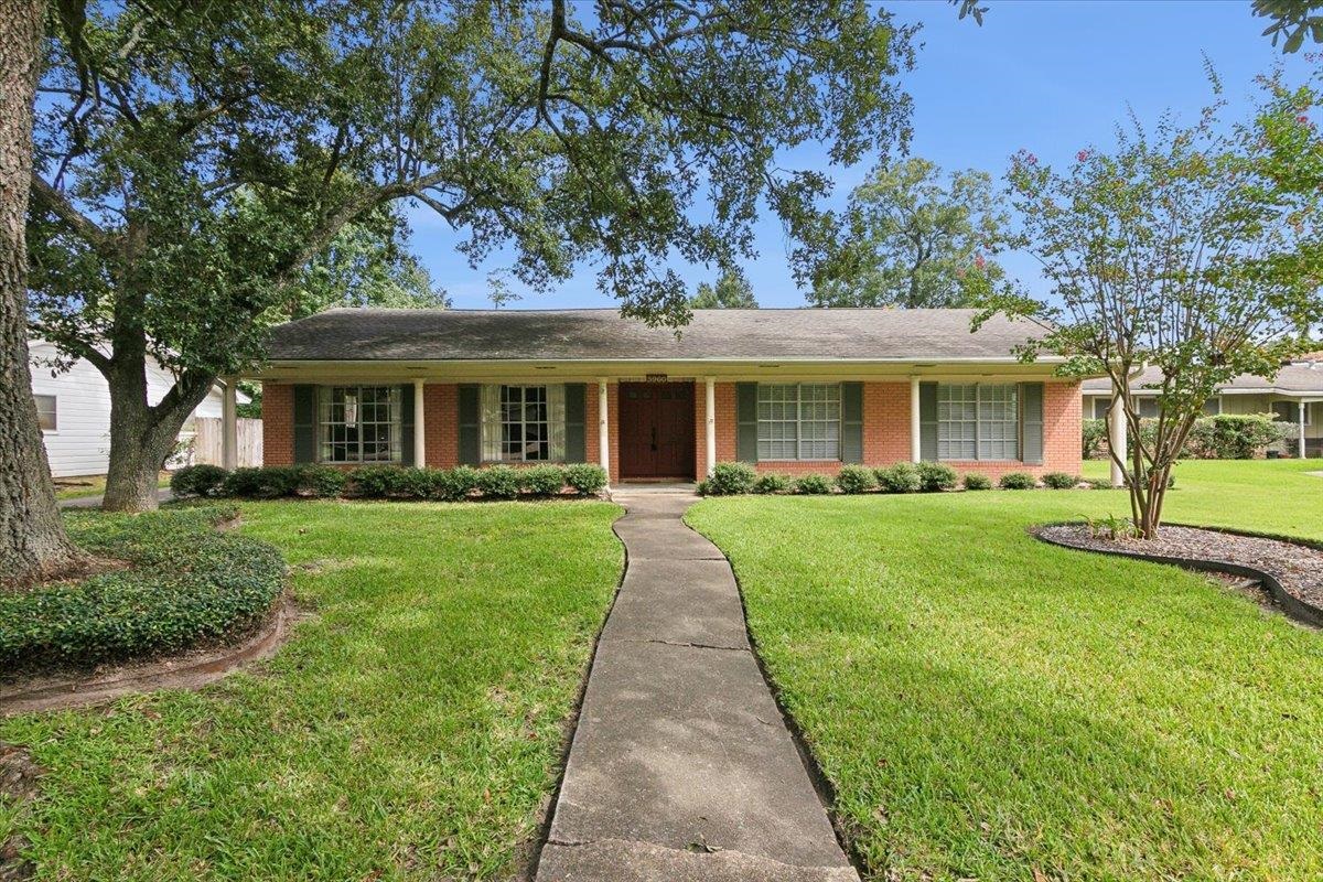 Honeysuckle Dr, Beaumont, TX 77706