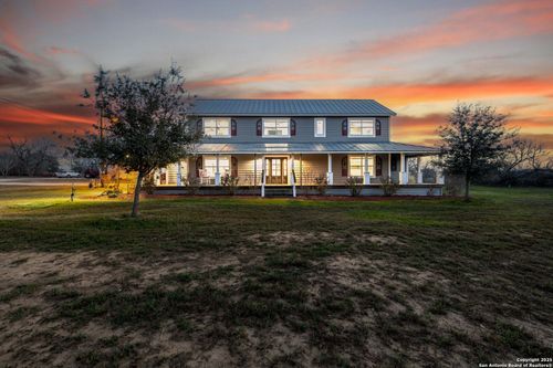 917 County Road 664, Devine, TX, 78016-4687 | Card Image