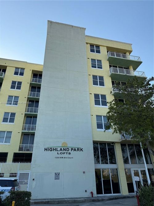ph-6-1350 Nw 8th Ct, Miami, FL, 33136-2325 | Card Image