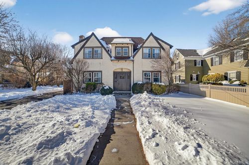 676 Webster Ave, New Rochelle, NY, 10801-1534 | Card Image