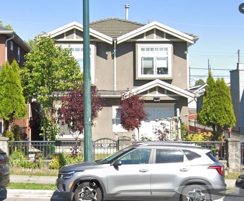6720 Fraser St, Home with 4 bedrooms, 3 bathrooms and 1 parking in Vancouver BC | Card Image
