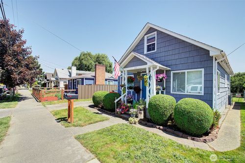 320 Williams Ave N, Renton, WA, 98057-5613 | Card Image