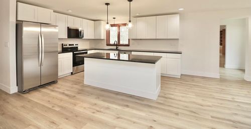 534 Main St, Sandown, NH, 03873-2143 | Card Image