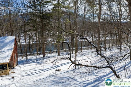 2058 River Rd, Mount Bethel, PA, 18343-6100 | Card Image