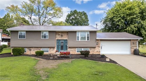 102 Skyvue Cir, Marietta, OH, 45750-9379 | Card Image