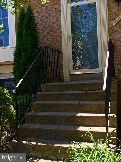 4243 Sleepy Lake Dr, FAIRFAX, VA, 22033-2842 | Card Image