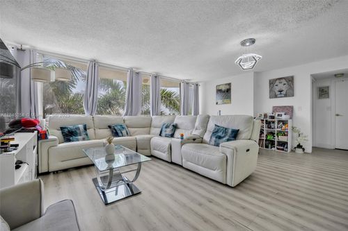 apt-611-7601 E Treasure Dr, North Bay Village, FL, 33141-4339 | Card Image