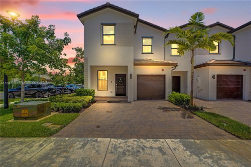 213 Sw 159th Ct, Pembroke Pines, FL, 33027-5061 | Card Image