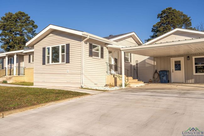 2210 E Harold St, House other with 4 bedrooms, 2 bathrooms and null parking in Gladewater TX | Image 5