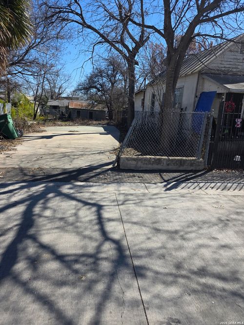 108 San Martin St, San Antonio, TX, 78207-2251 | Card Image
