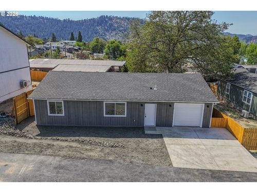 76 Se Darrell Ave, Winston, OR, 97496-6535 | Card Image