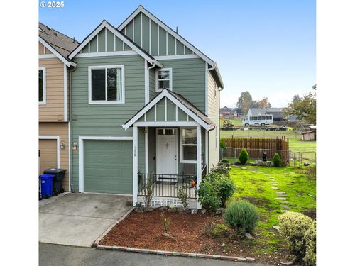 c-162 Fenton Ave, Molalla, OR, 97038-9285 | Card Image