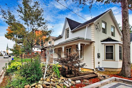 62 Centre St W, Richmond Hill, ON, L4C3P7 | Card Image