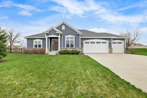 426 Peterson Trl, Oregon, WI, 53575-8803 | Card Image