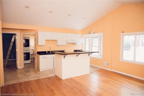 1733 Westwood Dr, Troy, MI, 48083-1892 | Card Image