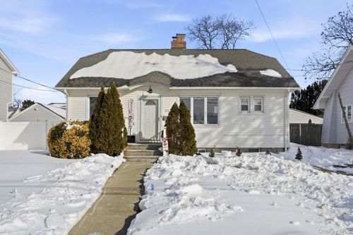 59 Homecrest Ct, Oceanside, NY, 11572-2209 | Card Image