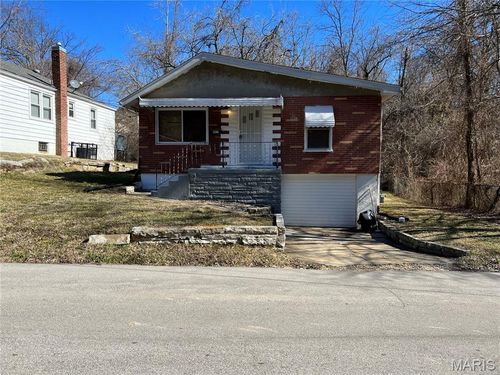 10052 Valley Dr, Saint Louis, MO, 63137-3949 | Card Image