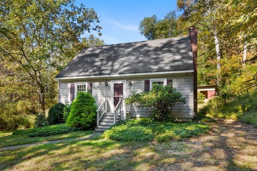 5 Woodbine Ln, Newtown, CT, 06470-1609 | Card Image