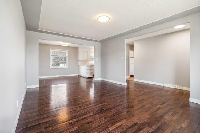 4711 Stanley Road Sw, Home with 5 bedrooms, 2 bathrooms and 2 parking in Calgary AB | Image 4