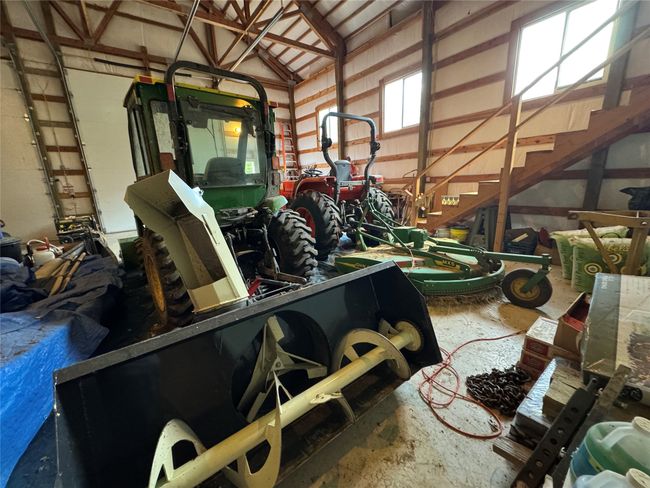 Inside shop - equipment included | Image 55