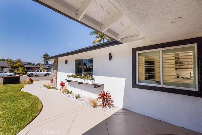 9792 La Arena Cir, House other with 3 bedrooms, 3 bathrooms and 2 parking in Fountain Valley CA | Image 5
