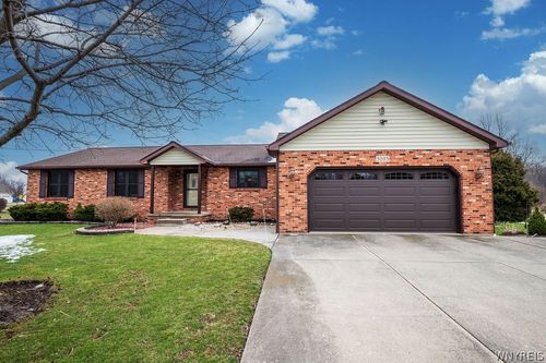 3095 Stony Point Rd, Grand Island, NY, 14072-1417 | Card Image
