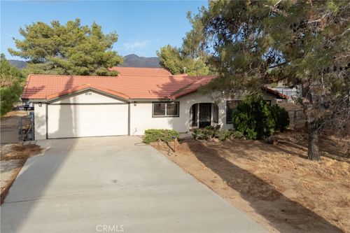 8739 Palomar Ave, Yucca Valley, CA, 92284-5978 | Card Image
