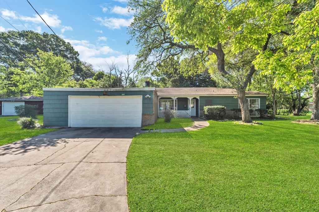 Bonham St, LA Marque, TX 77568