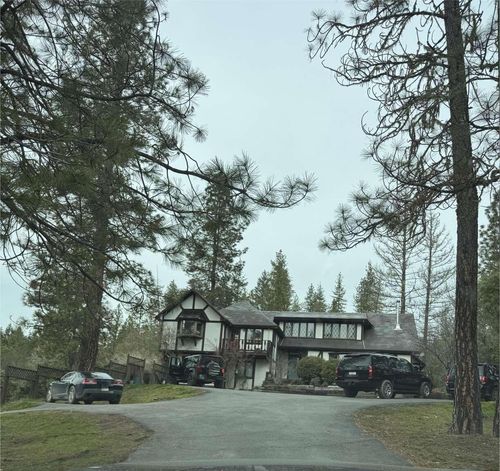 4196 E Evans Creek Rd, Rogue River, OR, 97537-5583 | Card Image