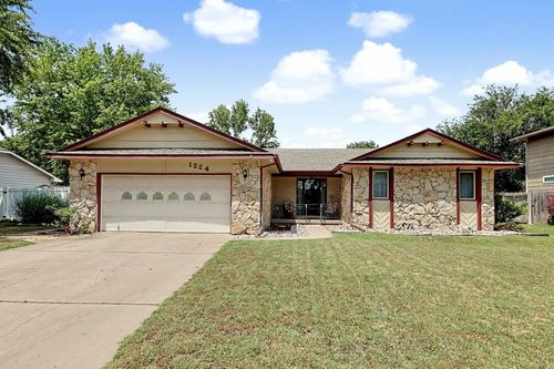 1224 N Armstrong Ct, Derby, KS, 67037-2805 | Card Image