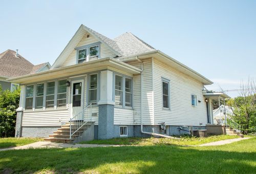 204 3rd Ave Nw, Waverly, IA, 50677-2505 | Card Image