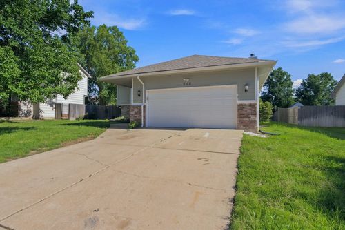 218 E Oak Meadows Rd, Derby, KS, 67037-3830 | Card Image