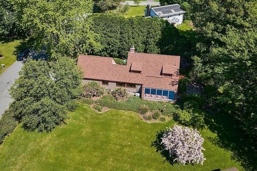 10 Hunters Hill Cir, Amherst, MA, 01002-3117 | Card Image