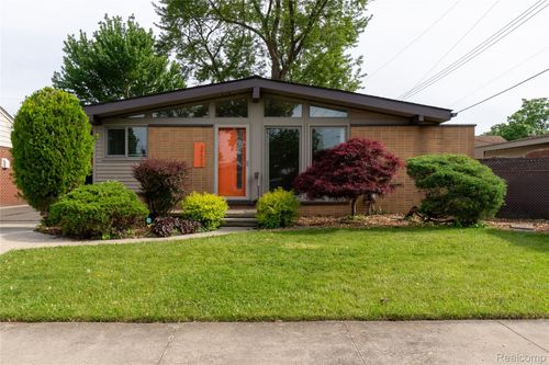 21512 Briarcliff St, Saint Clair Shores, MI, 48082-1260 | Card Image