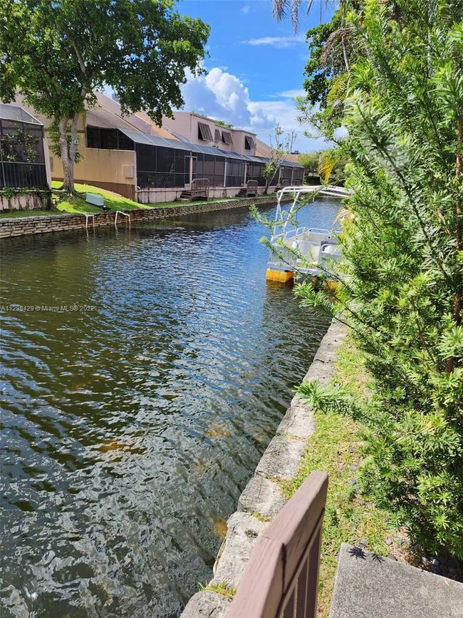12320 - 12320 Nw 11 Th Ct, Townhouse with 2 bedrooms, 2 bathrooms and null parking in Pembroke Pines FL | Image 12