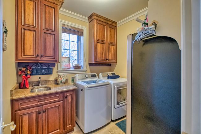 122 Fairway Acres Dr, Home with 7 bedrooms, 5 bathrooms and 3 parking in Dunmor KY | Image 39