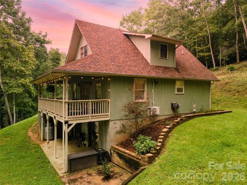 426 Meadowood Ln, Burnsville, NC, 28714-7990 | Card Image