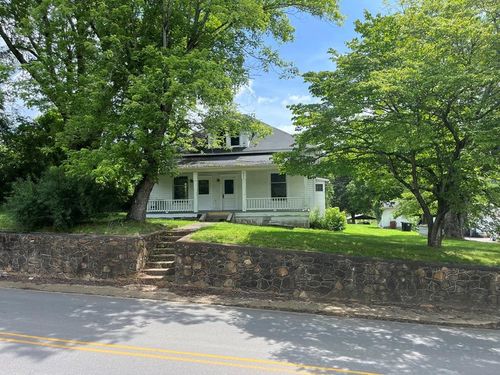 805 Hiwassee St, Murphy, NC, 28906-3317 | Card Image