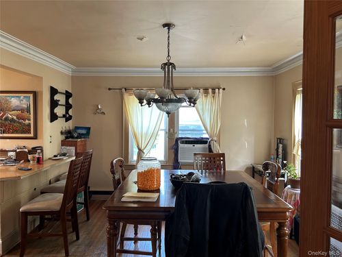 39 Robert St, Patchogue, NY, 11772-2922 | Card Image