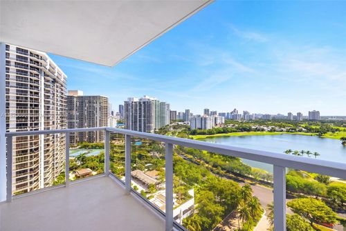 2023-3731 N Country Club Dr, Aventura, FL, 33180-1745 | Card Image