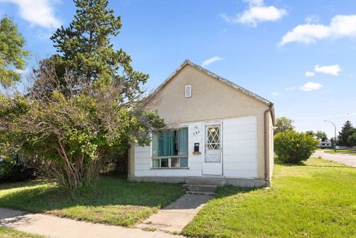 537 3 Street Se, Redcliff, AB, T0J2P0 | Card Image