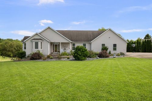 701 Sarah Ln, Clinton, IA, 52732-9487 | Card Image