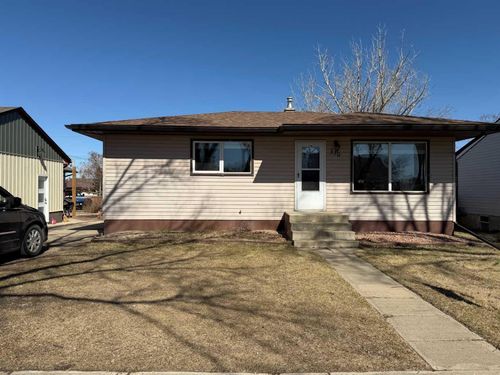 330 3 Ave E, Bow Island, AB, T0K0G0 | Card Image