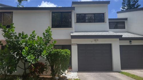 9894-9894 Fairway Cove Ln, Plantation, FL, 33324-2822 | Card Image