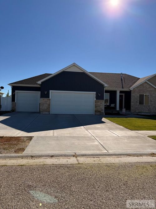 2848 E Larson Dr, Idaho Falls, ID, 83401-6526 | Card Image