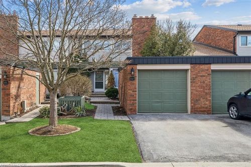 4-1552 Kerns Rd, Burlington, ON, L7P3A7 | Card Image