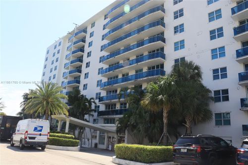 apt-3k-7501 E Treasure Dr, North Bay Village, FL, 33141-4302 | Card Image