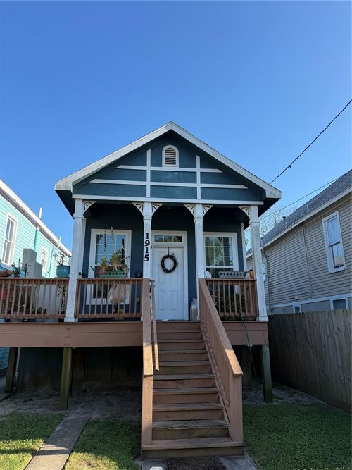 1915 Avenue N, Galveston, TX, 77550-4745 | Card Image